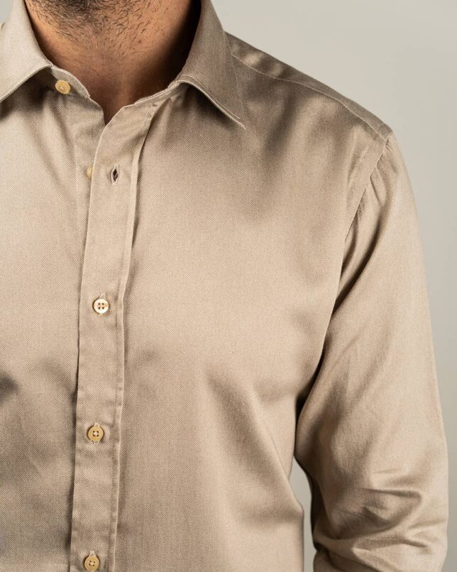2 Camicia in flanella color beige, collo italiano
